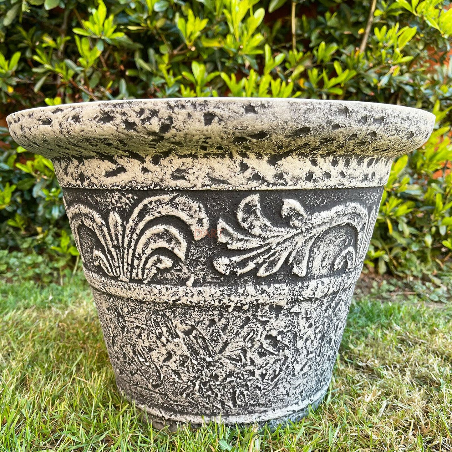 Darthome Ltd Stone Effect Plastic Round Outdoor Garden Planter Plant Flower Pot Large 40cm
