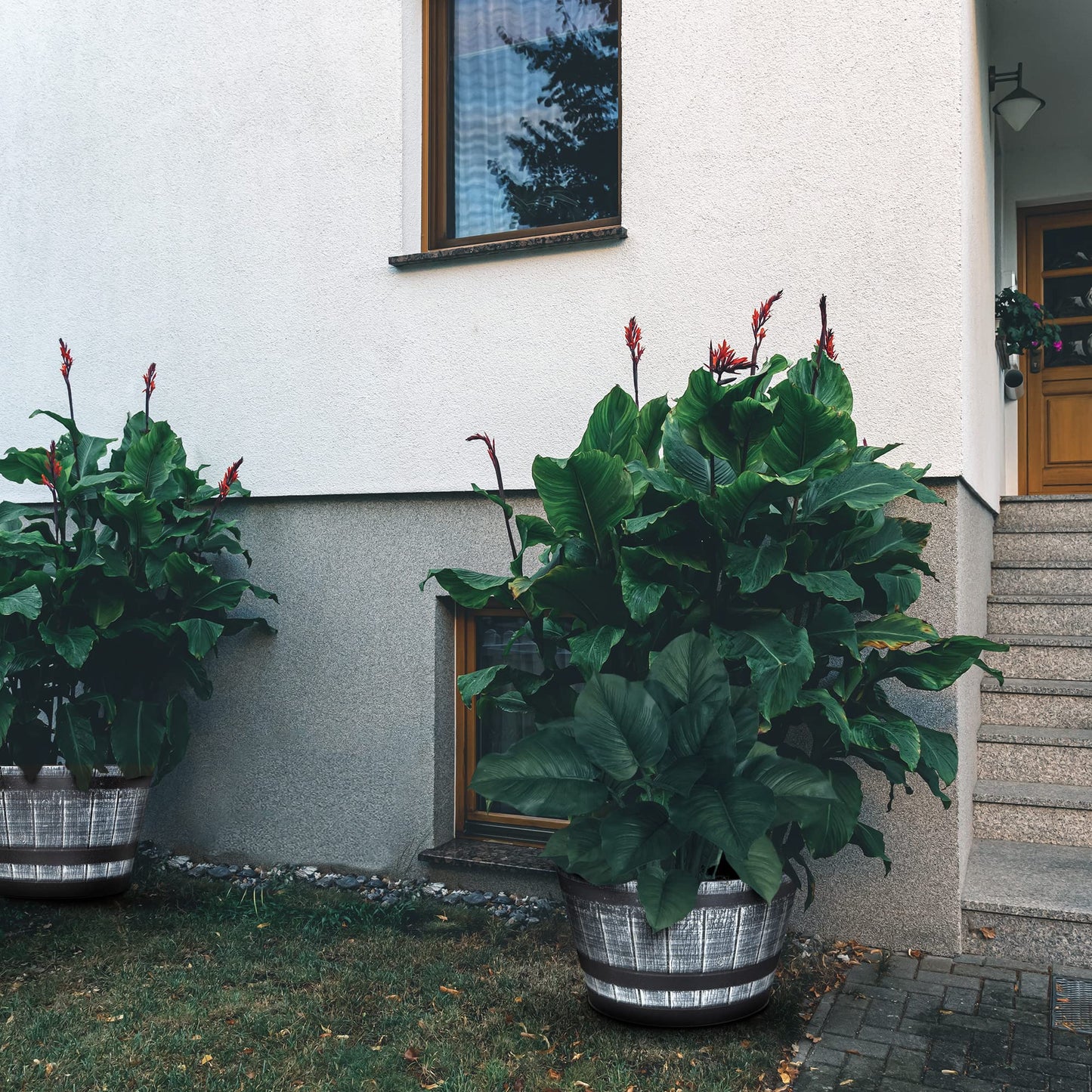 SG Traders 40cm Large Round Barrel Tub Planter, Indoor Planter With Drainage Holes, Outdoor Garden Plant Pot Flower Pots Planters Patio Perfect For Growing Herbs, Flowers, Vegetables Barrel Planters