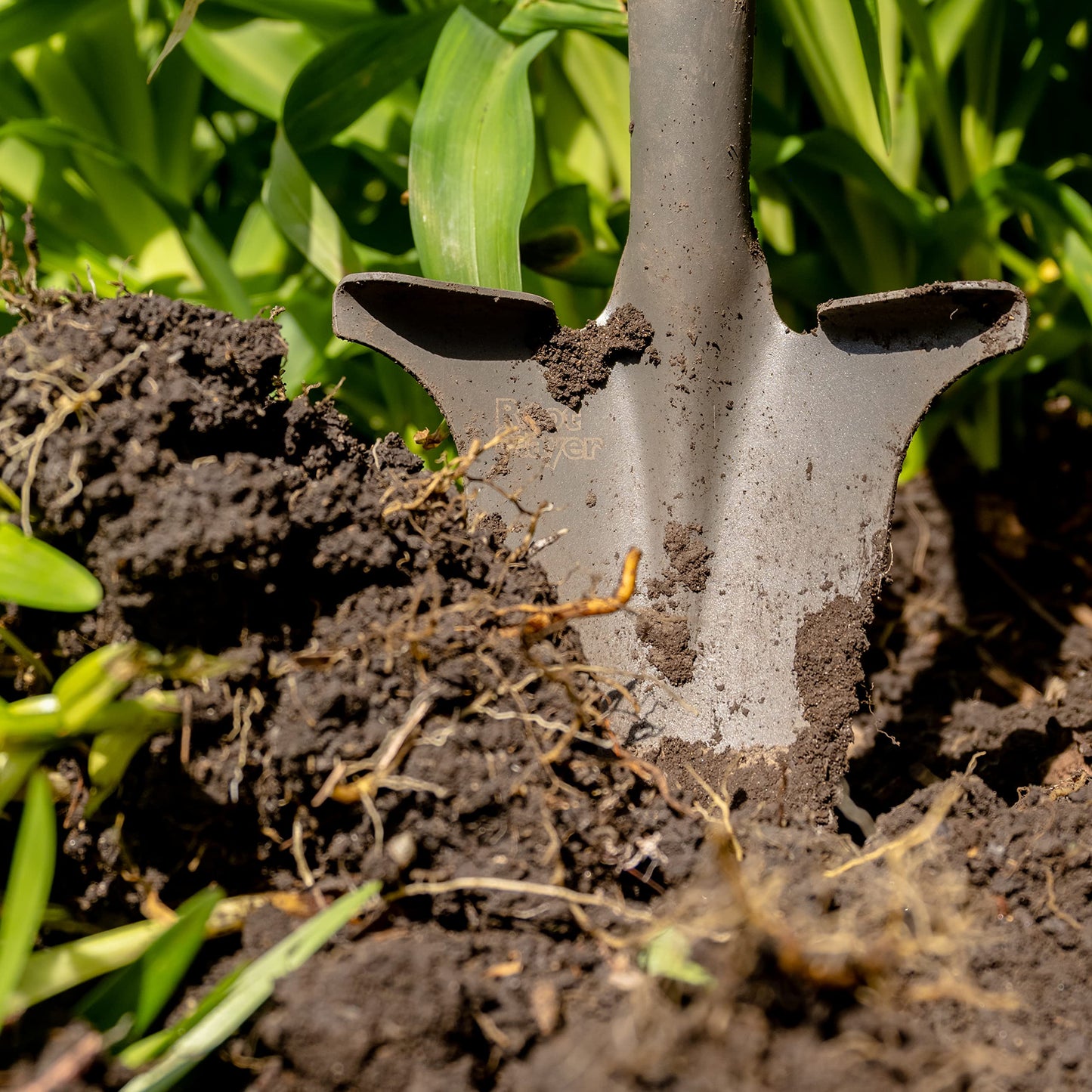 Radius Garden 23311, Root Slayer Perennial Shovel, Red