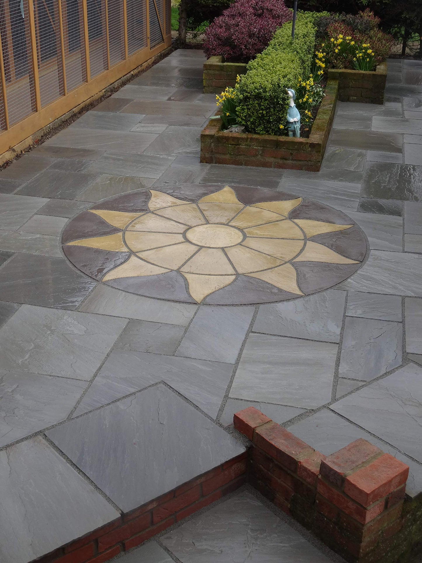 Stone Concrete Aztec Sun Circle Patio Paving Set 1.8 Meters.