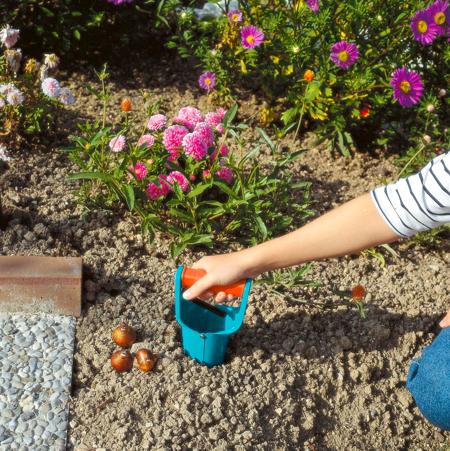 GARDENA Bulb Planter: Ideal garden accessory for planting flower bulbs, with automatic release and depth scale, planting assistant of steel with a Duroplast coating (3412-20)