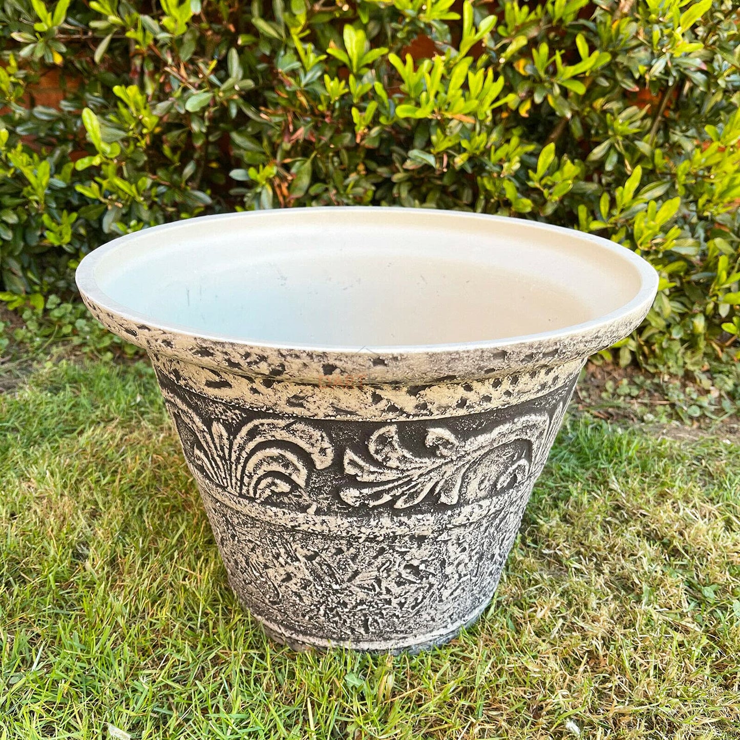 Darthome Ltd Stone Effect Plastic Round Outdoor Garden Planter Plant Flower Pot Large 40cm