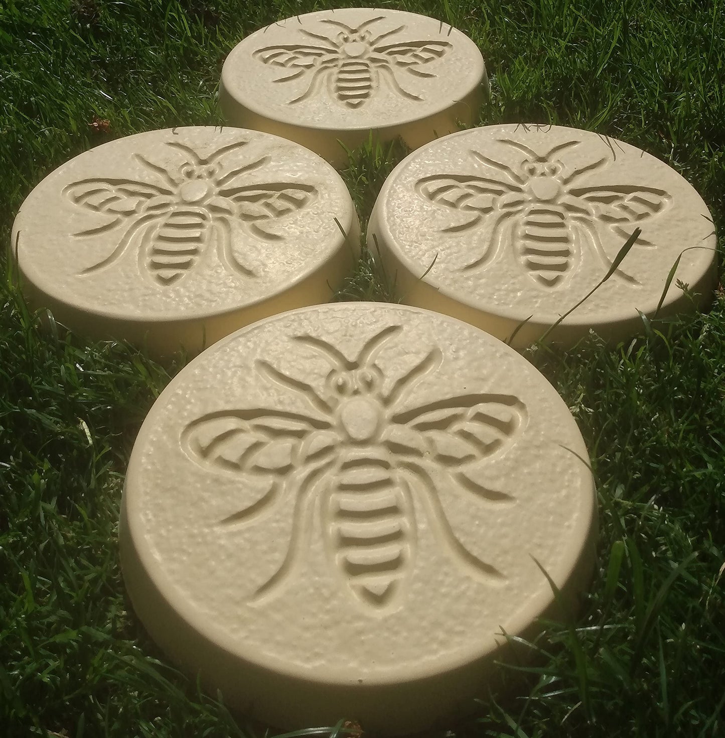 Bee Design Garden Stepping Stones | Buff | Pack of 6 | Coloured Concrete