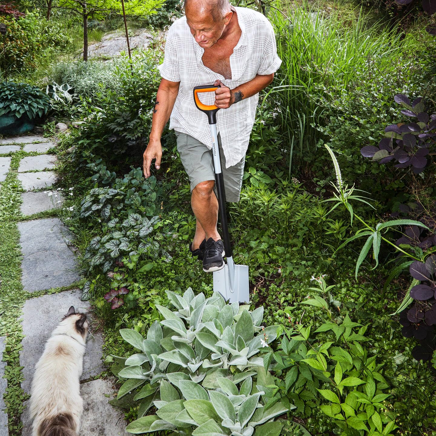 Fiskars Gardening Shovel for hard and rocky soils, Pointy, Length: 120 cm, Reinforced boron steel, Black/Orange, Xact, 1066729