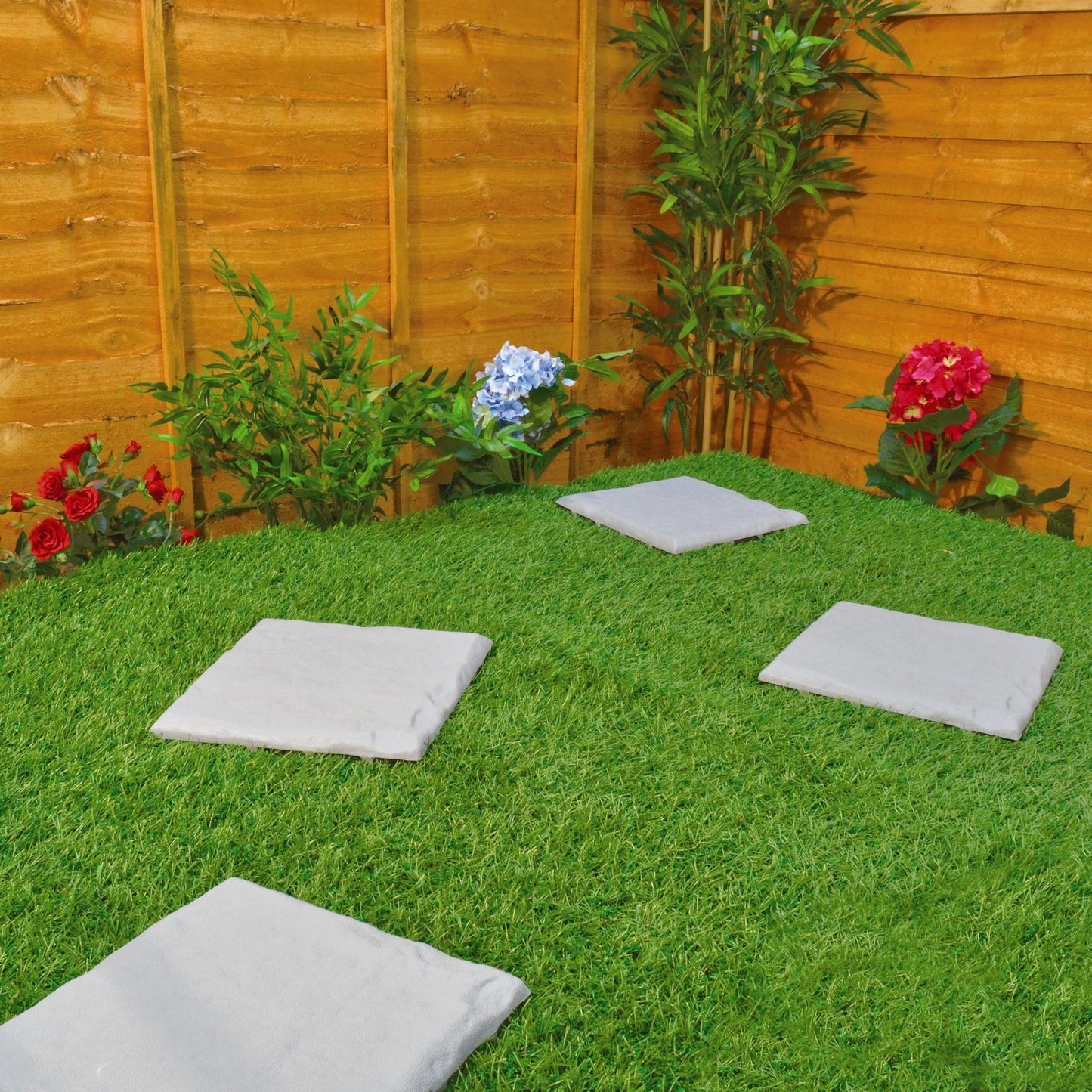 4 x Plastic Patio Stepping Stones – Easy To Install Lightweight Weatherproof Concrete Effect Anti-Slip Square Paving Slabs – Ideal for an Outdoor Garden Pathway or Patio, Each Measure 30 x 30cm