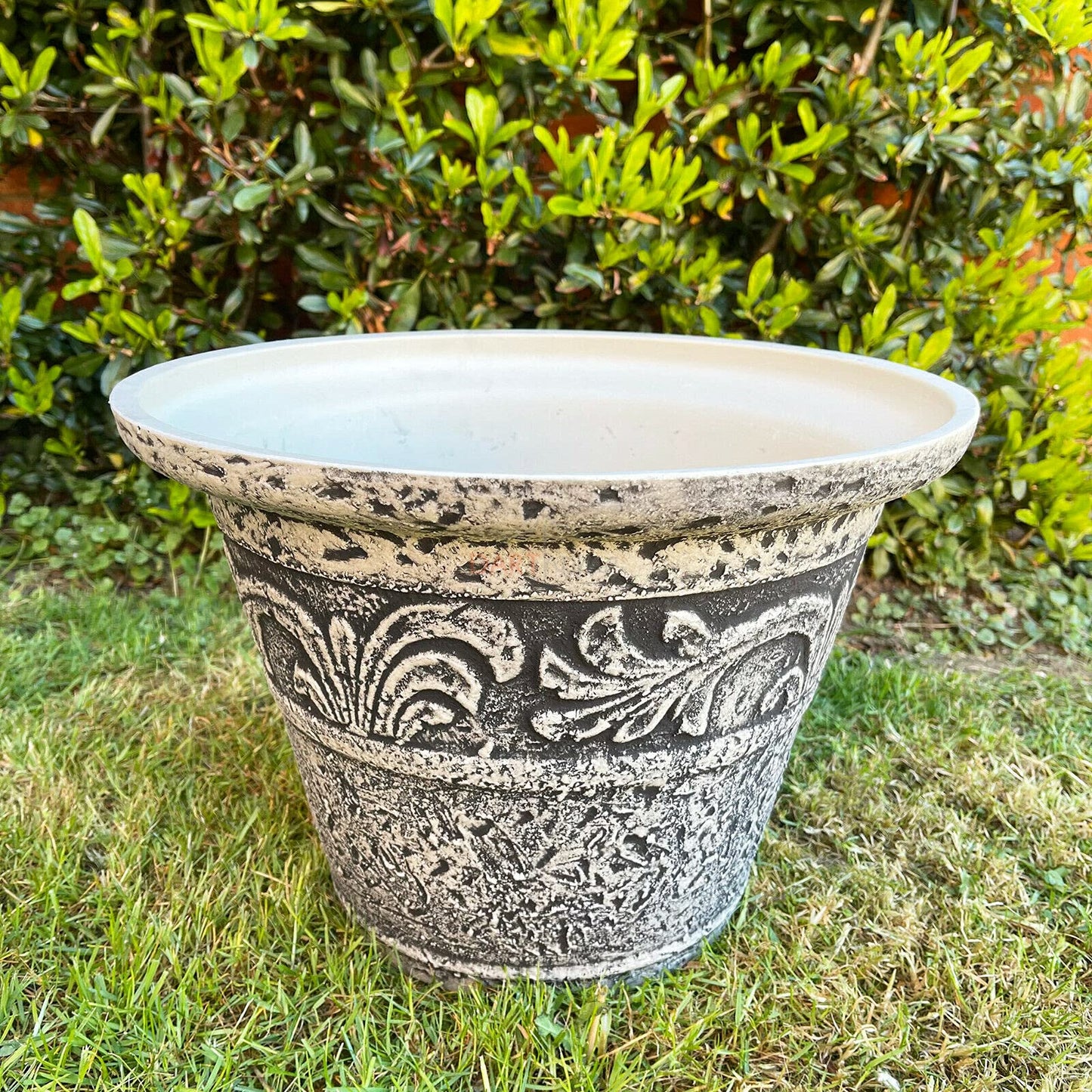 Darthome Ltd Stone Effect Plastic Round Outdoor Garden Planter Plant Flower Pot Large 40cm