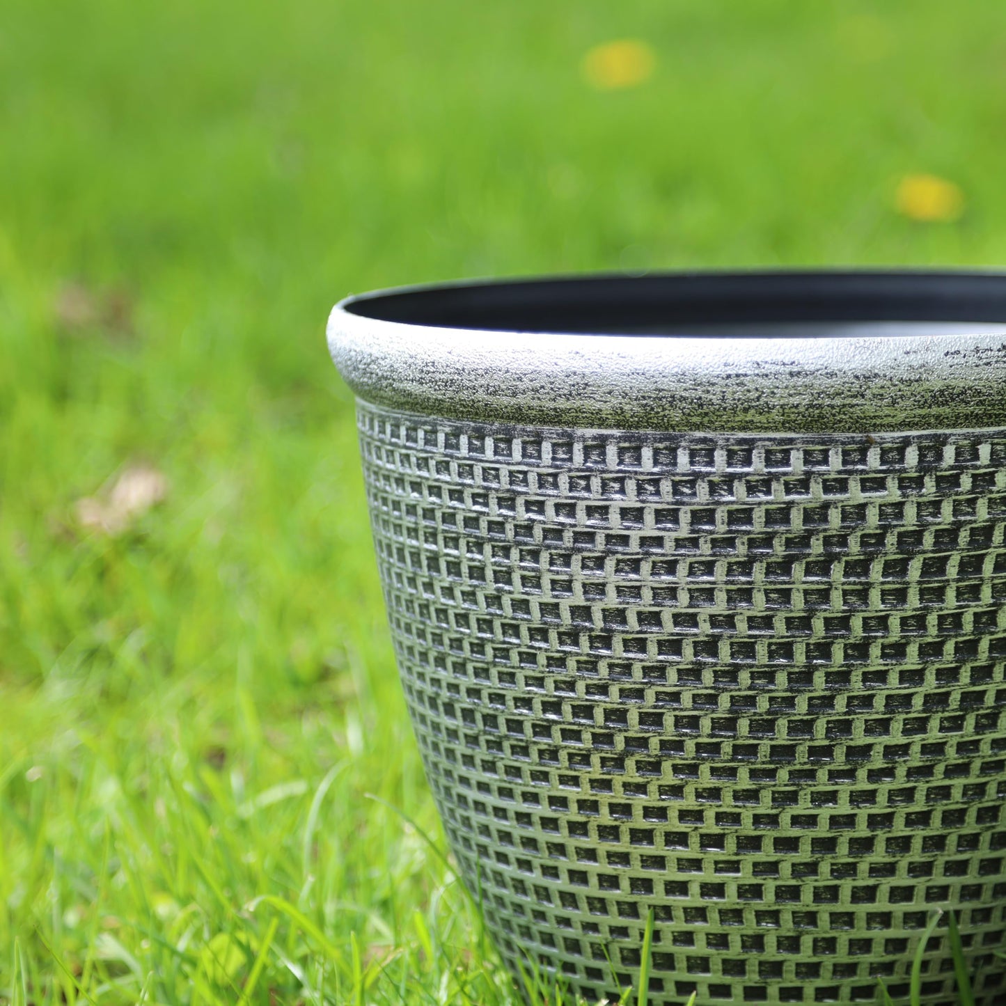 Fyne-Finds Set of 4 Large Plastic Round Silver Cromarty Plant Pot Flower Pot Planter Garden Decoration Antique 30cm, 12inch Outside Planters 10L Outdoor With Drainage Holes