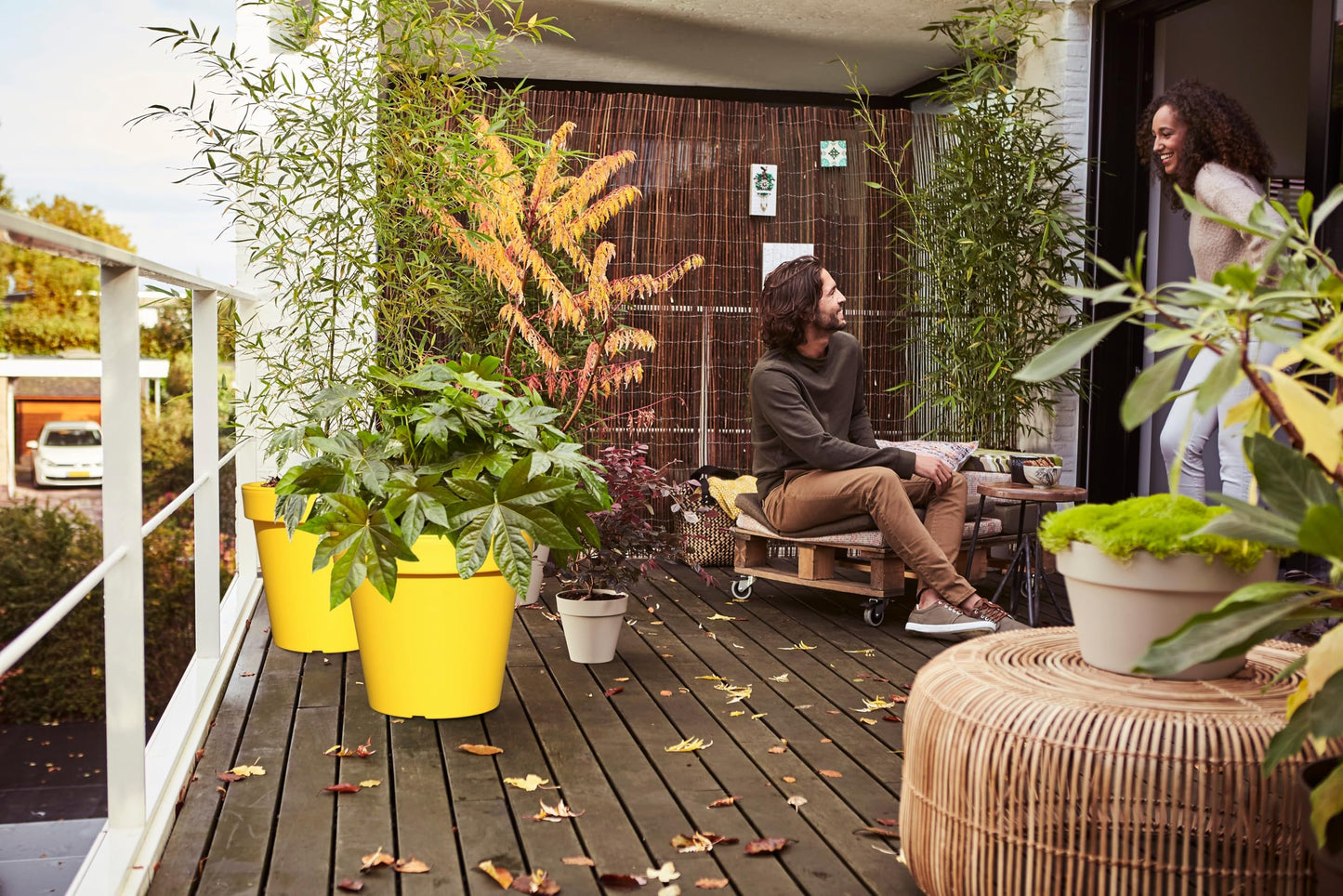 Planters Pride Aura 47.5cm ⌀ Large Plant Pot, Vibrant Yellow | Weather-Resistant Recycled Plastic Planter | Flower Pot with Drillable Drainage Holes & Plug | Outdoor Patio Pot, Indoor House Plant Pot