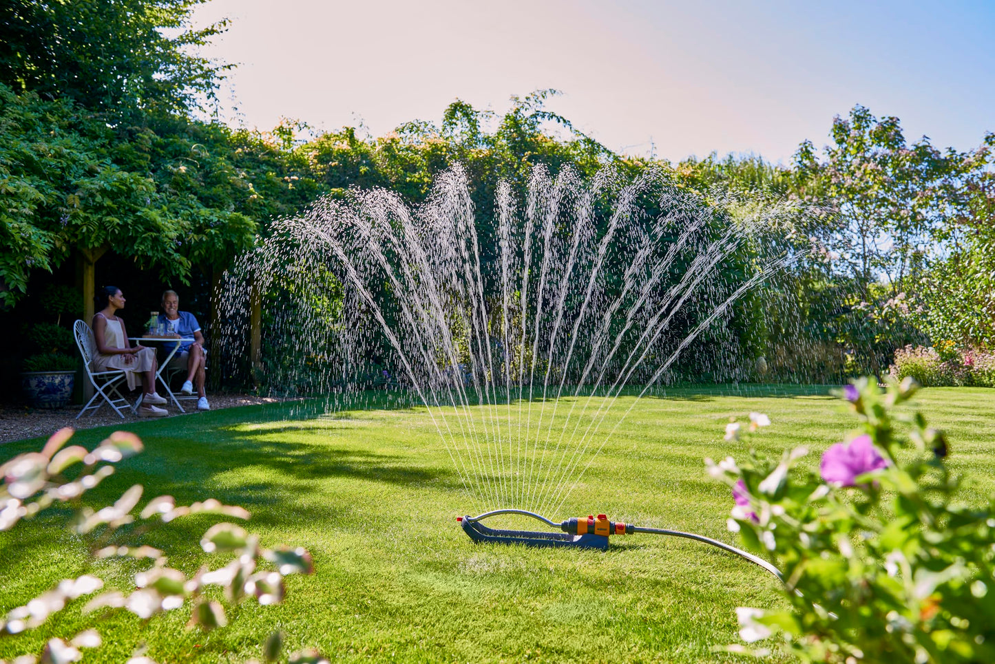 HOZELOCK - Rectangular Sprinkler Plus 220 M: Ultra Coverage, Sprinkler on Sled, Ideal for Lawns, Adjustable Oscillation Zone: 16 Jets For Uniform Watering [100-100-250]