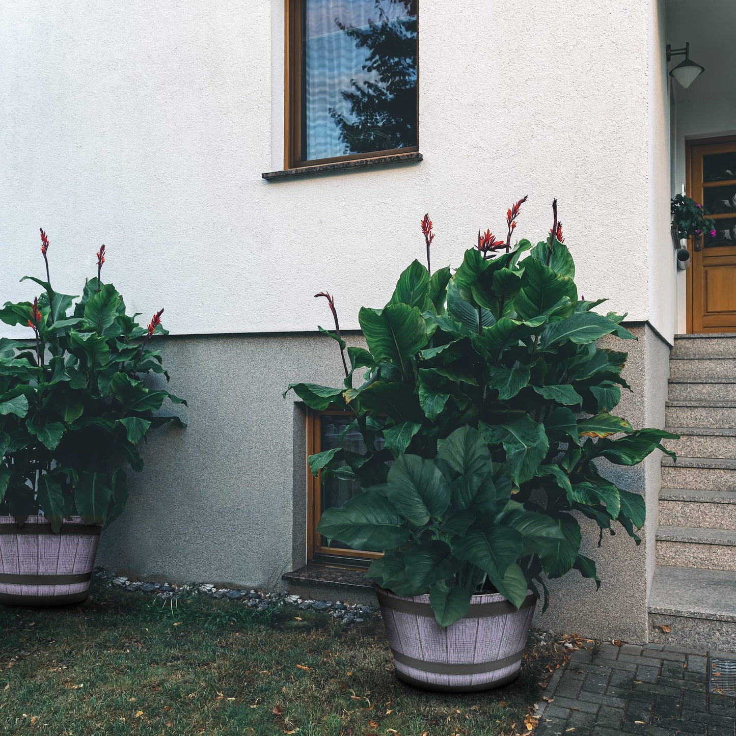 SG Traders Large Half Barrel Cask Planter, Flower Pots Outdoor Garden Planters, Indoor Plant Pot with Drainage Holes, Plastic, Stone Grey with Black Straps, 40cm