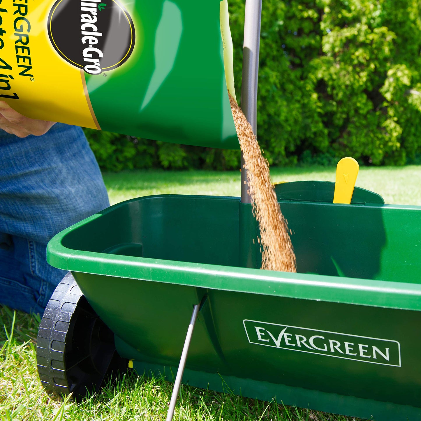 Miracle-Gro Evergreen Complete 4-in-1 Lawn Food - 200 m2, 7 kg, Lawn Food, Weed & Moss Control,