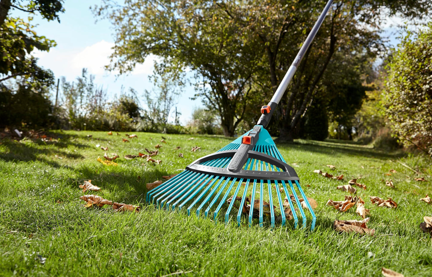 Gardena Combisystem Plastic Adjustable Rake, Leaf Rake with Adjustable Elastic Plastic Tines, Working Width of 35-52 cm, Wobble-free Work, only rake handle not included (3099-20)