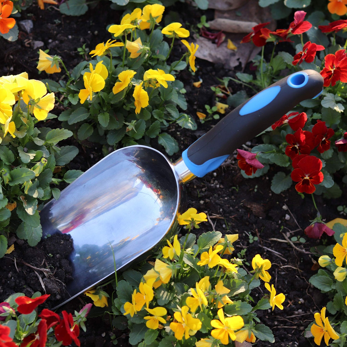 Sinoer Garden Scoop Soil Garden Spade Trowel, Soil Scoop - Extra Large Aluminum Gardening Scoop for Soil, Fertilizer, Feed Scoop - Double Size Moves 2X Volume - Bend-Proof - Comfort Grip Handle