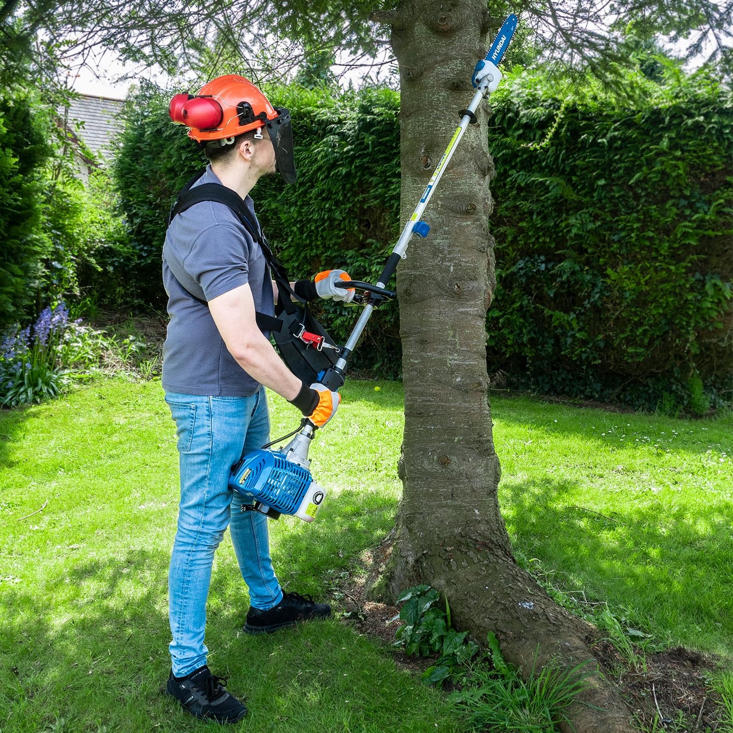 Hyundai 5 in 1, 52cc Long Reach Petrol Garden Multi Tool with 430mm Grass Trimmer, 425mm Hedge Trimmer, 10" Chainsaw, Brushcutter, 2-Stroke with 3 Year Warranty