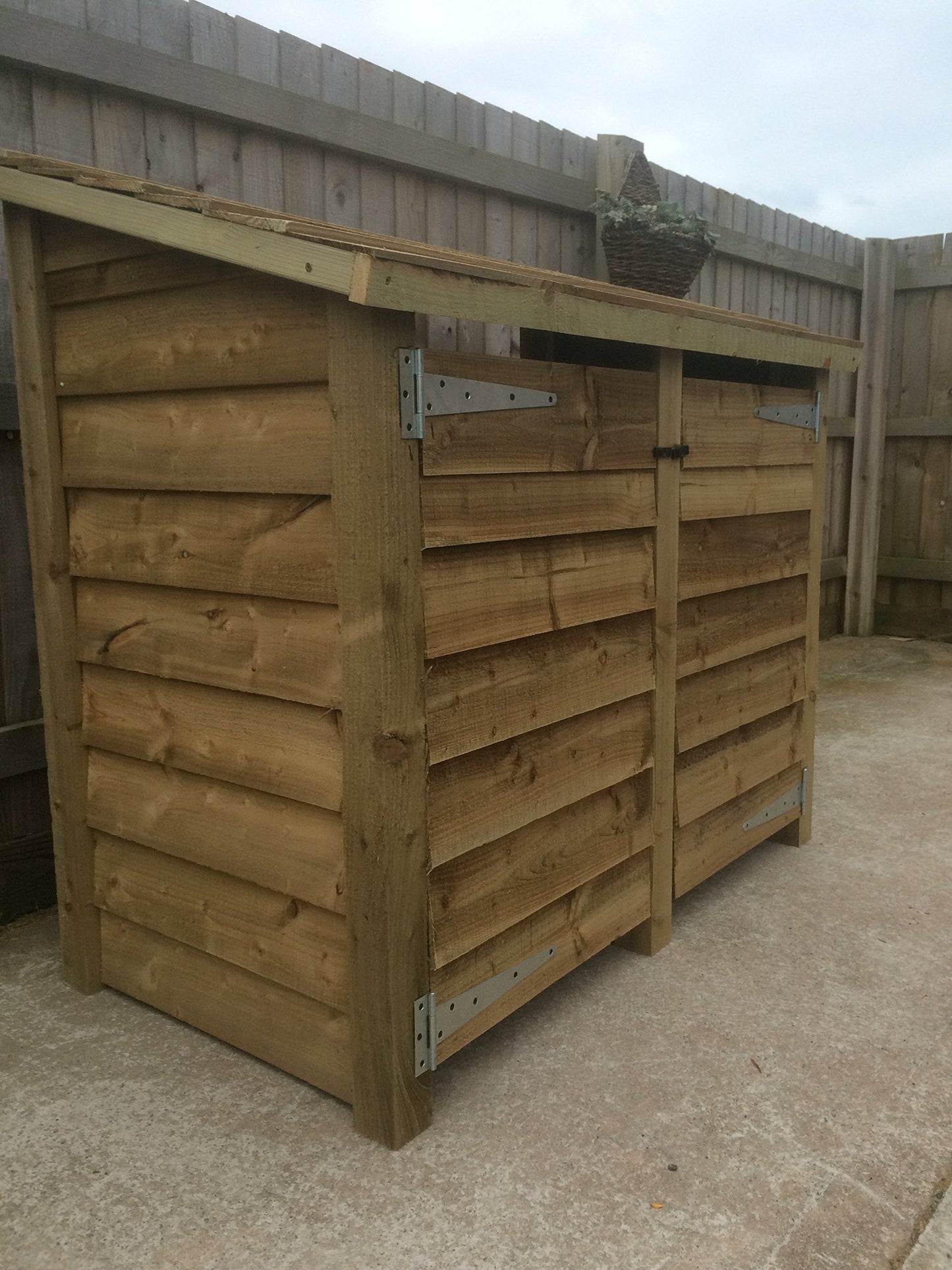 GIDLEIGH 4ft TALL WOODEN LOG STORE/GARDEN STORAGE, WITH DOORS AND KINDLING SHELF HEAVY DUTY, HAND MADE, PRESSURE TREATED