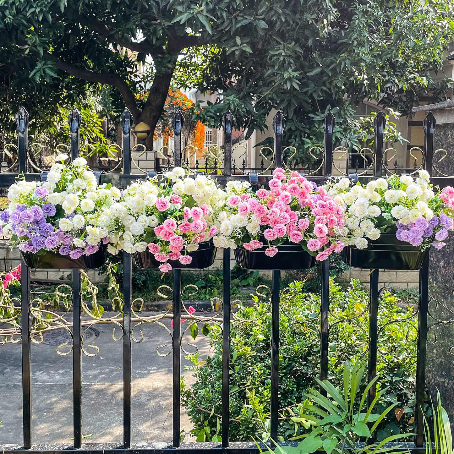 OGIMA 4pcs Large Hanging Flower Pots, Metal Iron Wall Planter Indoor/Outdoor for Railing Fence Balcony Garden Home Decoration with Detachable Hooks, 4x Black