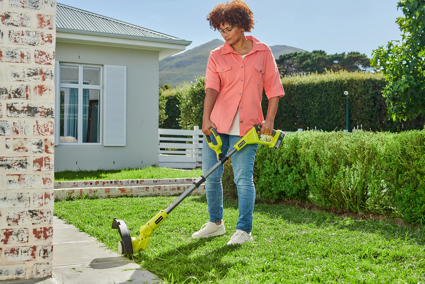 Ryobi RLT183225S 18V ONE- Cordless 25-30cm Grass Trimmer Starter Kit (1 x 2.5Ah)