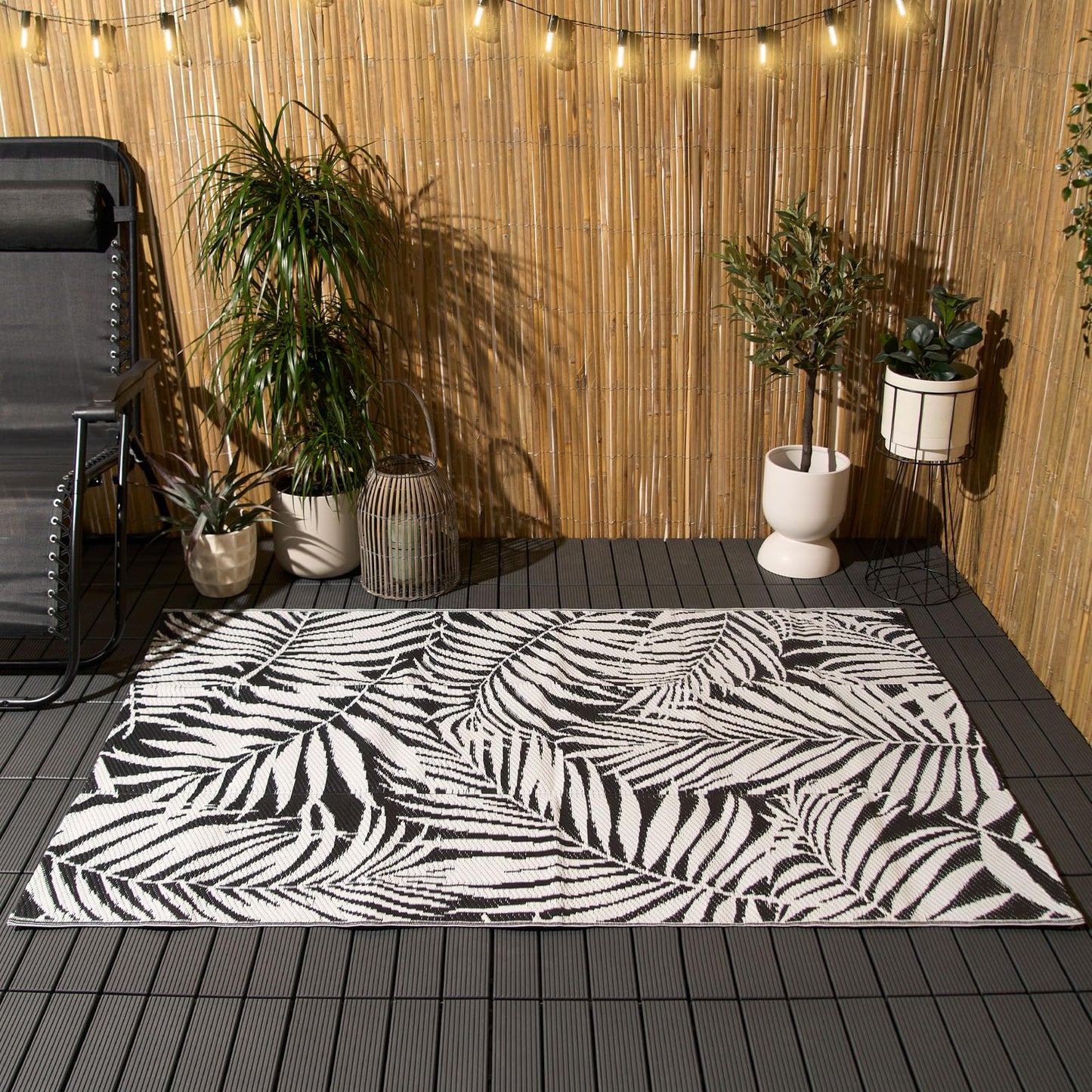 OHS Garden Rug Leaf Black/White, Large Outdoor Rug Water Resistant Foldable Area Rugs Easy Storage Reversible Mat for Summer Garden Patio Decking, 120 x 170cm