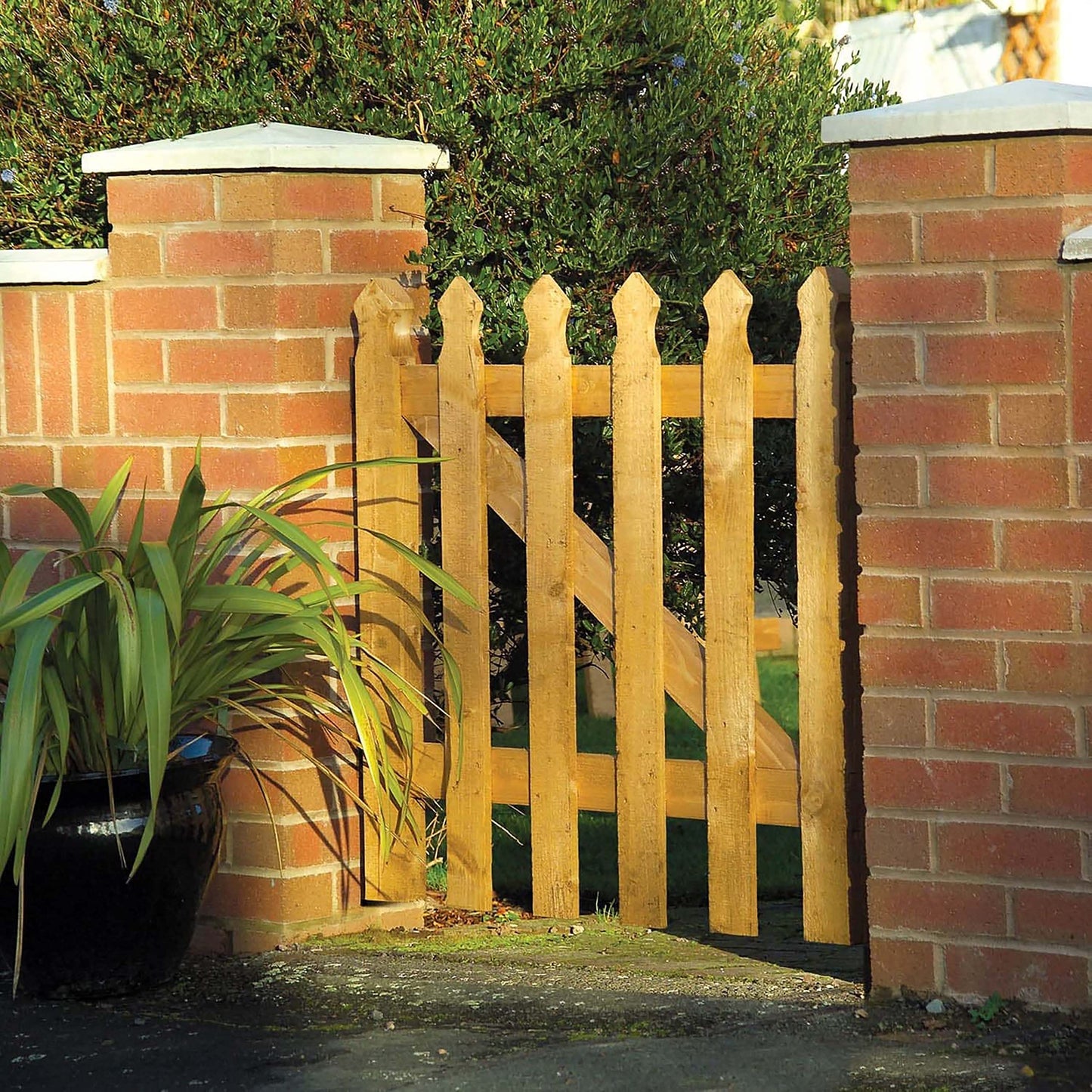 AAMEN 3x3ft Wooden Garden Gate, Picket Garden Wood Timber Gate, Round Top Picket Garden Gate, Decorative Garden Wicket Gate, Outdoor Wooden Stair Gate, Golden Brown Swing Gates-(90x4.5x87cm)