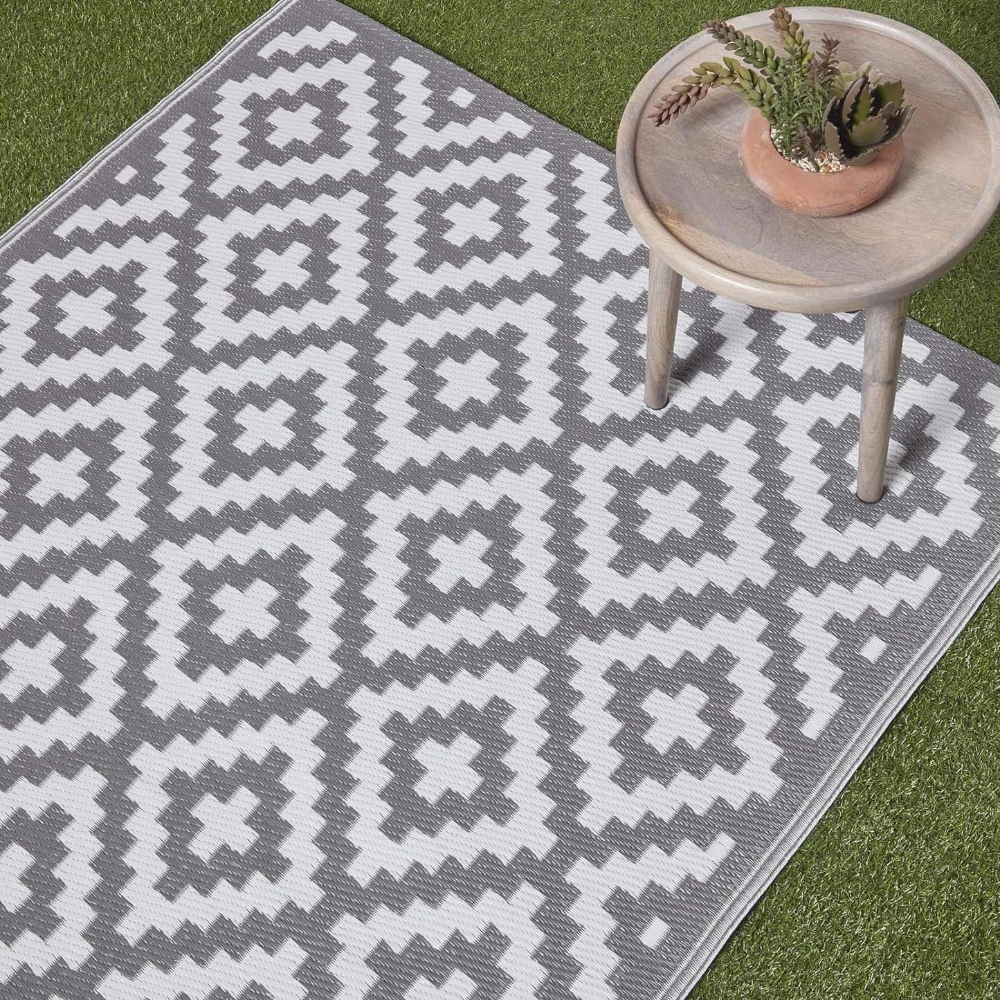 AH® Geometric Grey/White Outdoor Picnic Rug 4x6ft Reversible & Easy Clean Deck Patio Rug, Ant Slip, Stain/UV Resistant Foldable Portable Waterproof Woven Plastic Rug 120cm x 180cm with Keep Tidy Bag