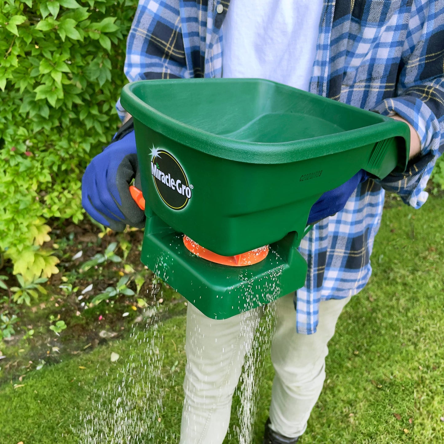 Miracle-Gro Handy Lawn Seed Spreader
