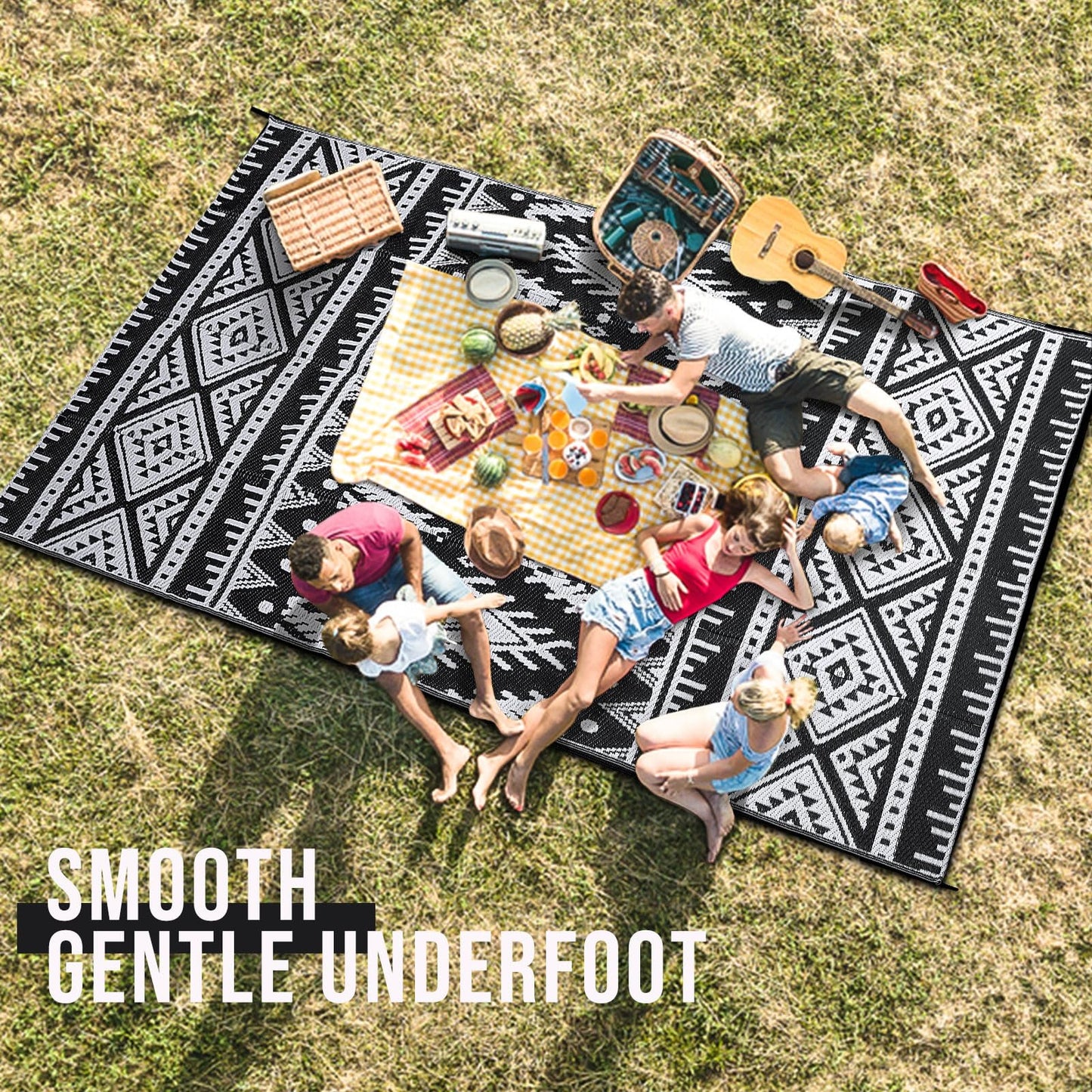 Homaxy Waterproof Outdoor Rug, Anti-slip Reversible UV Resistant Garden Rugs, Easy Cleaning Carpet Patio Area Rugs for Camping, Deck, Beach, Picnic, Backyard (120 x 180 cm, Black & White)