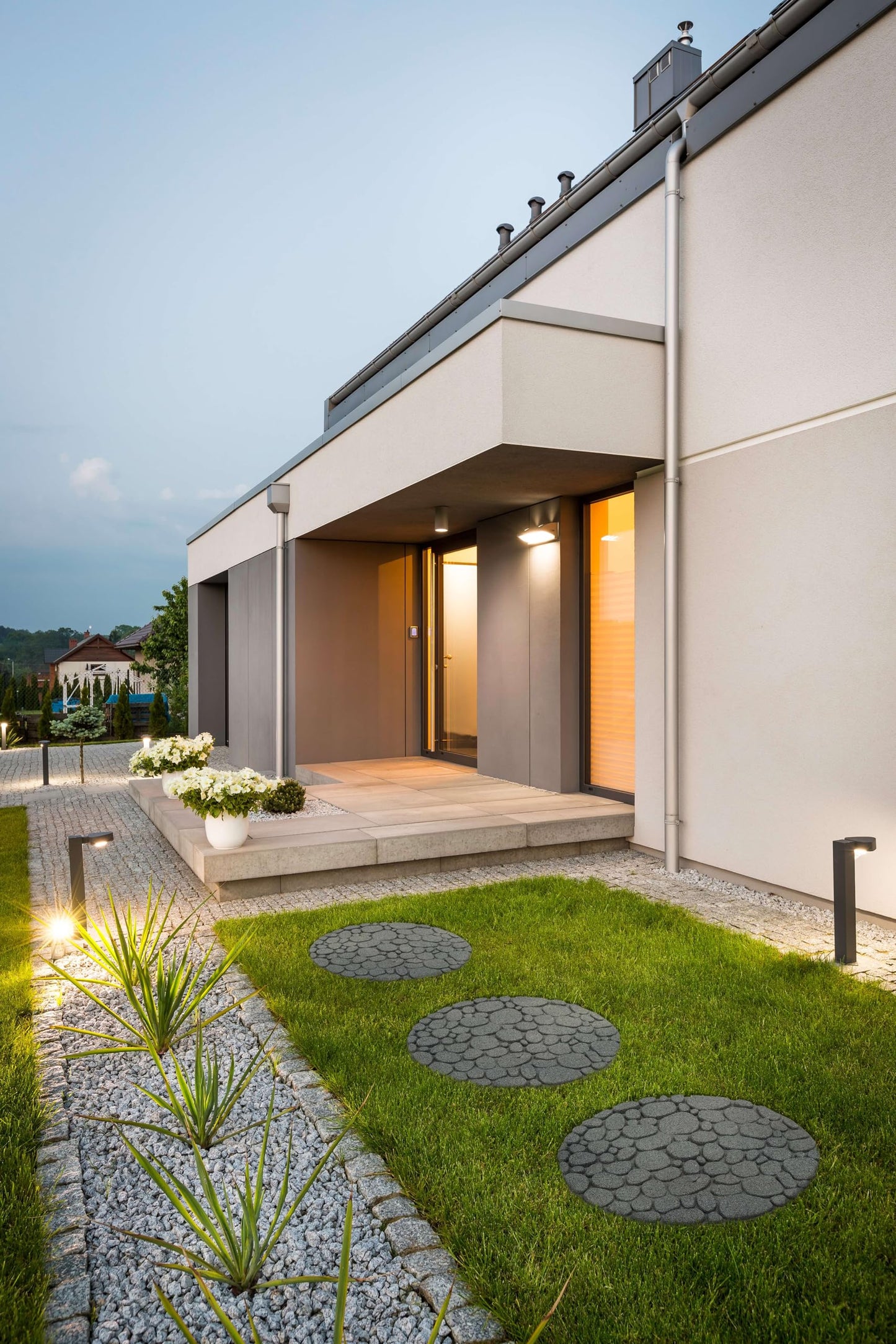 Nicoman 4-Pack 18" Round River Rock Garden Stepping Stone Recycled Rubber Steps Hard Wearing Heavy Duty Outdoor Pathway Tiles - (Grey, Dia.46cm, Set of 4)