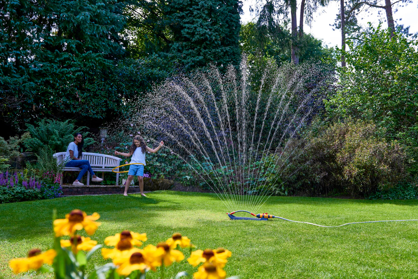 HOZELOCK - Rectangular Sprinkler Plus 220 M: Ultra Coverage, Sprinkler on Sled, Ideal for Lawns, Adjustable Oscillation Zone: 16 Jets For Uniform Watering [100-100-250]