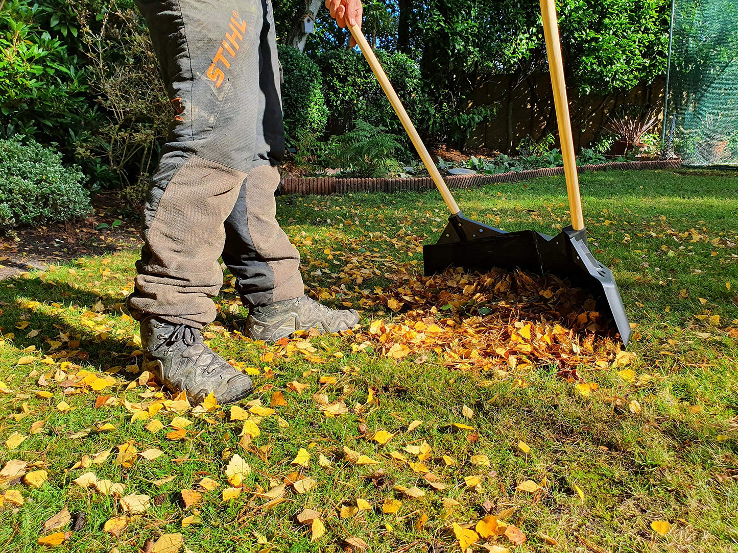 Clear N Collect Multi-Purpose Garden Leaf Rake Grabber/Collector, Gardening Leaf Collector For Collecting Leaves Easily And Without Back Pain