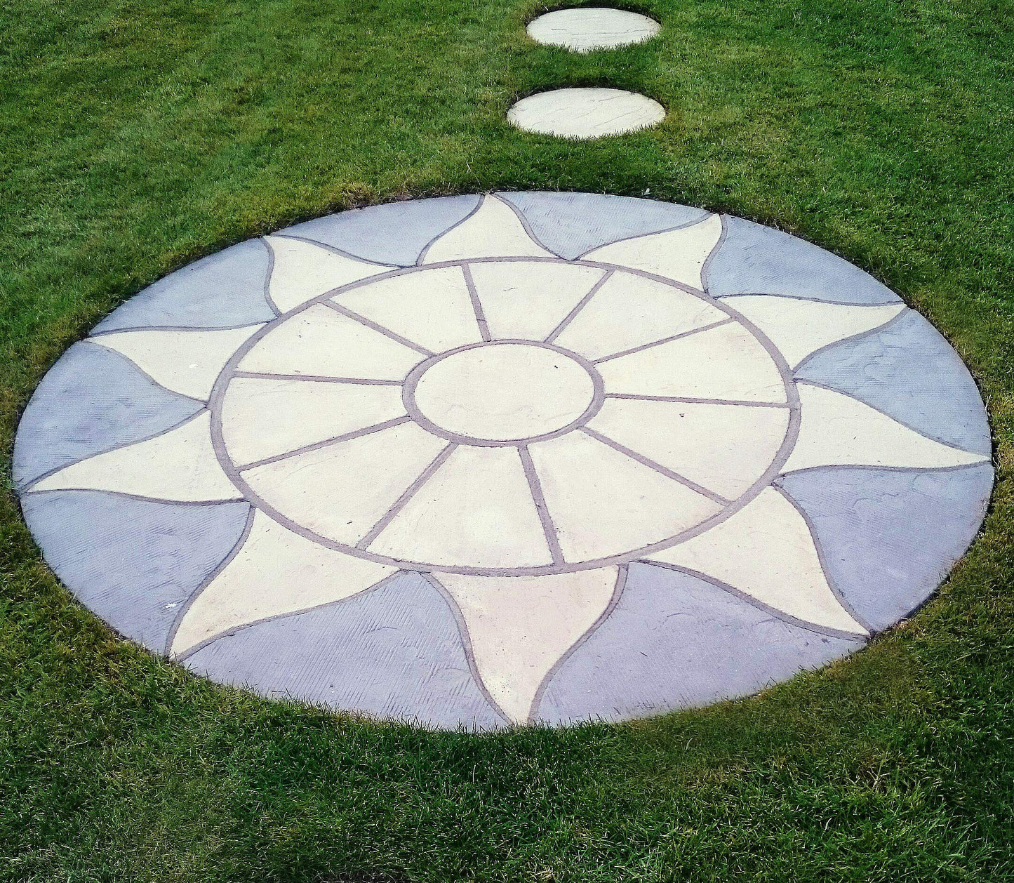 Stone Concrete Aztec Sun Circle Patio Paving Set 1.8 Meters.