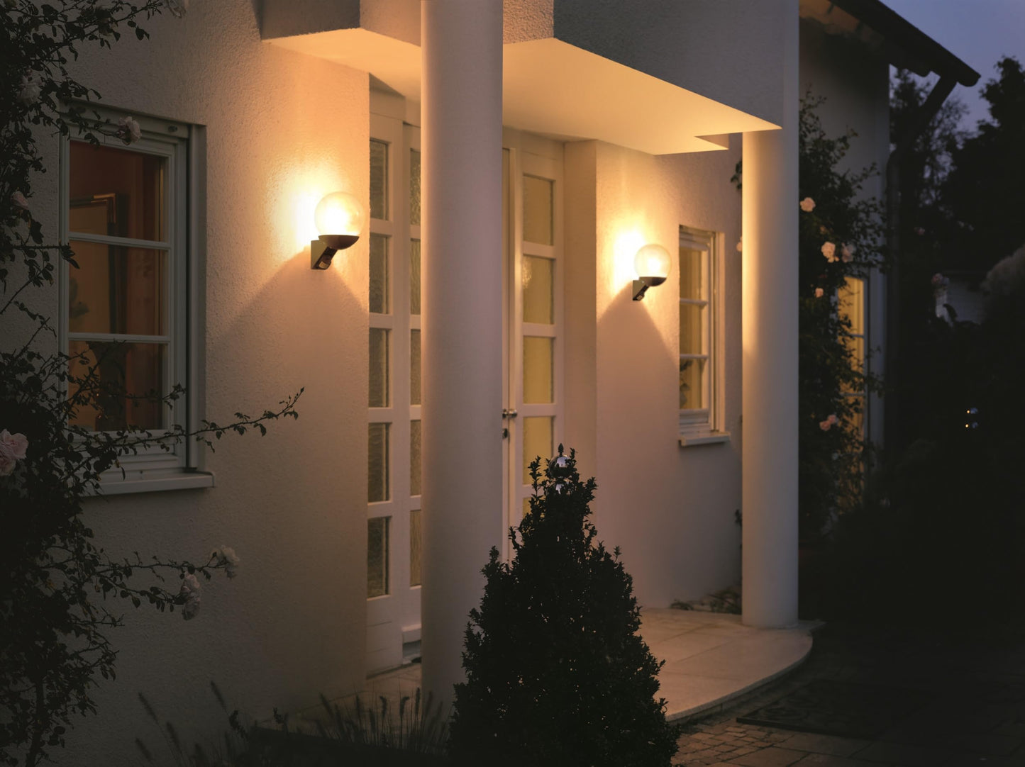 Steinel L 585 S Outdoor Wall Light Black, 180° Motion Sensor, 10 m Reach, Maximum 60 W Light Bulb (Not Included), E27 Fitting