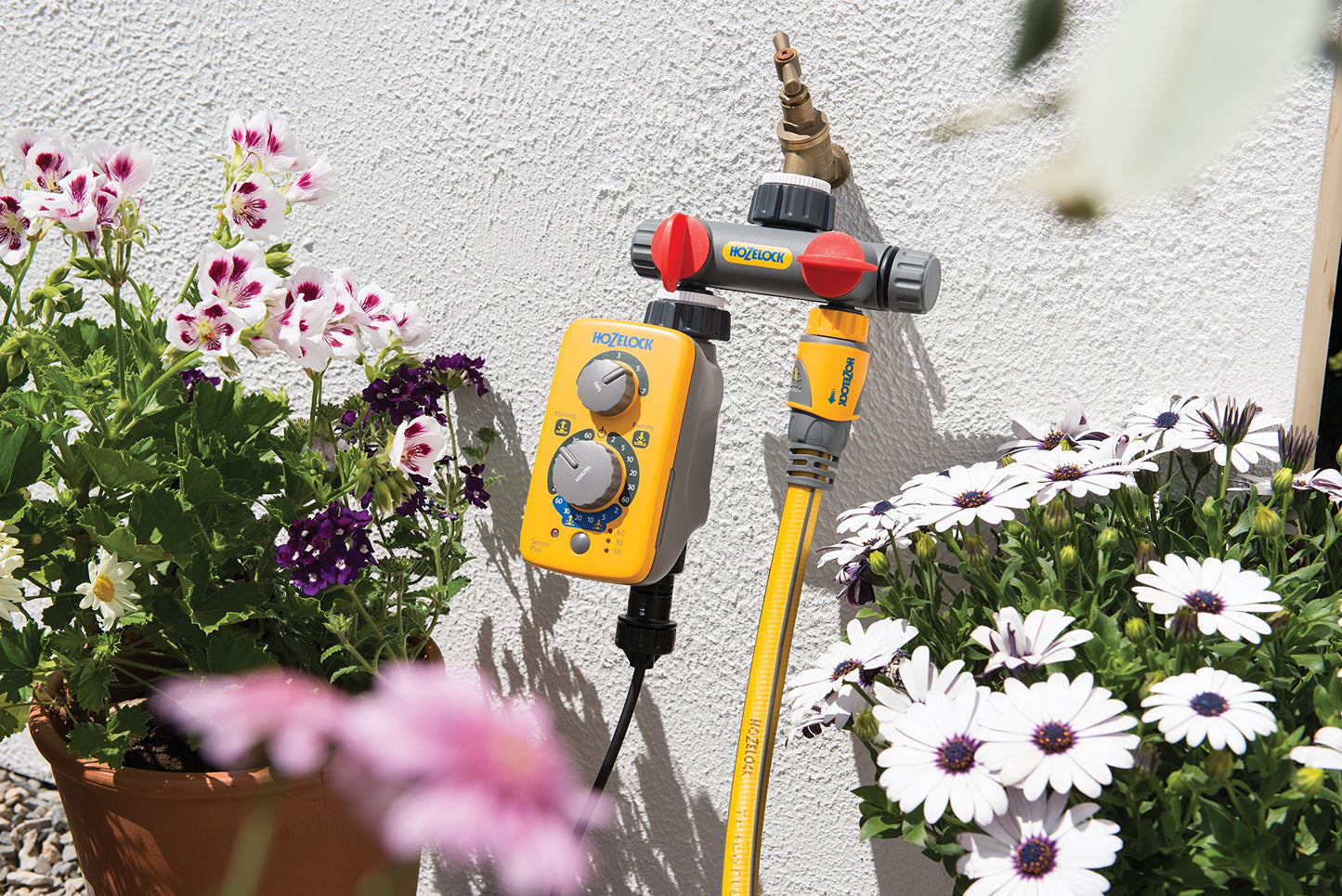 HOZELOCK - Multi-Tap Connector 2-Way : Ideal for Creating 2 Circuits on a Single Tap, With Independent Flow Valve for Each Outlet [2252 0000]