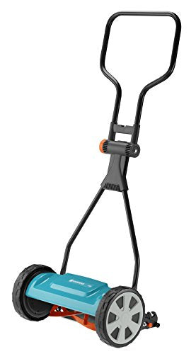 GARDENA Classic reel mower 330: Hand lawn mower with 33cm working width of up to 150 m² lawn blade roll made of quality steel, non-contact cutting technique, silent and precise (4027-20)
