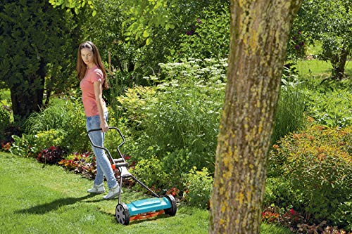 GARDENA Classic reel mower 400: Hand lawn mower with 40cm working width of up to 200 m² lawn blade roll made of quality steel, non-contact cutting technique, silent and precise (4018-20)