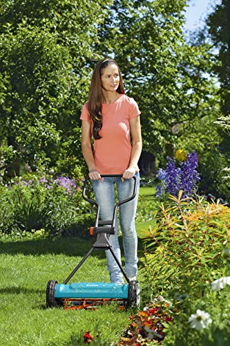 GARDENA Classic reel mower 400: Hand lawn mower with 40cm working width of up to 200 m² lawn blade roll made of quality steel, non-contact cutting technique, silent and precise (4018-20)