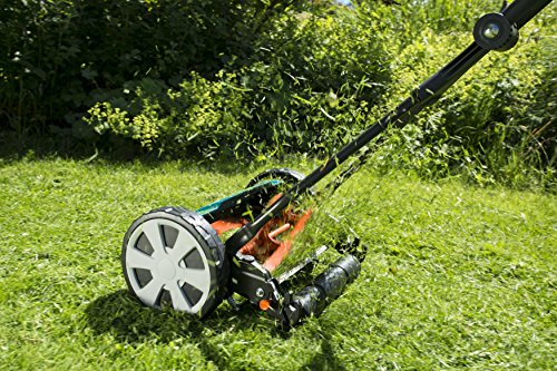 GARDENA Classic reel mower 330: Hand lawn mower with 33cm working width of up to 150 m² lawn blade roll made of quality steel, non-contact cutting technique, silent and precise (4027-20)