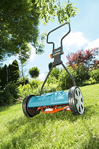 GARDENA Classic reel mower 330: Hand lawn mower with 33cm working width of up to 150 m² lawn blade roll made of quality steel, non-contact cutting technique, silent and precise (4027-20)