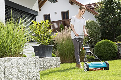GARDENA Classic reel mower 330: Hand lawn mower with 33cm working width of up to 150 m² lawn blade roll made of quality steel, non-contact cutting technique, silent and precise (4027-20)