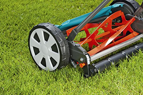 GARDENA Classic reel mower 400: Hand lawn mower with 40cm working width of up to 200 m² lawn blade roll made of quality steel, non-contact cutting technique, silent and precise (4018-20)